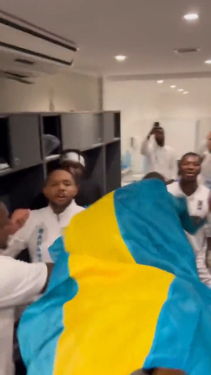 🇧🇸 HISTORY MAKERS 🇧🇸 The Bahamas qualify to the #FIBAOQT for a chance to play their first ever Olympics and celebrate a well-deserved win over Argentina! 🔥