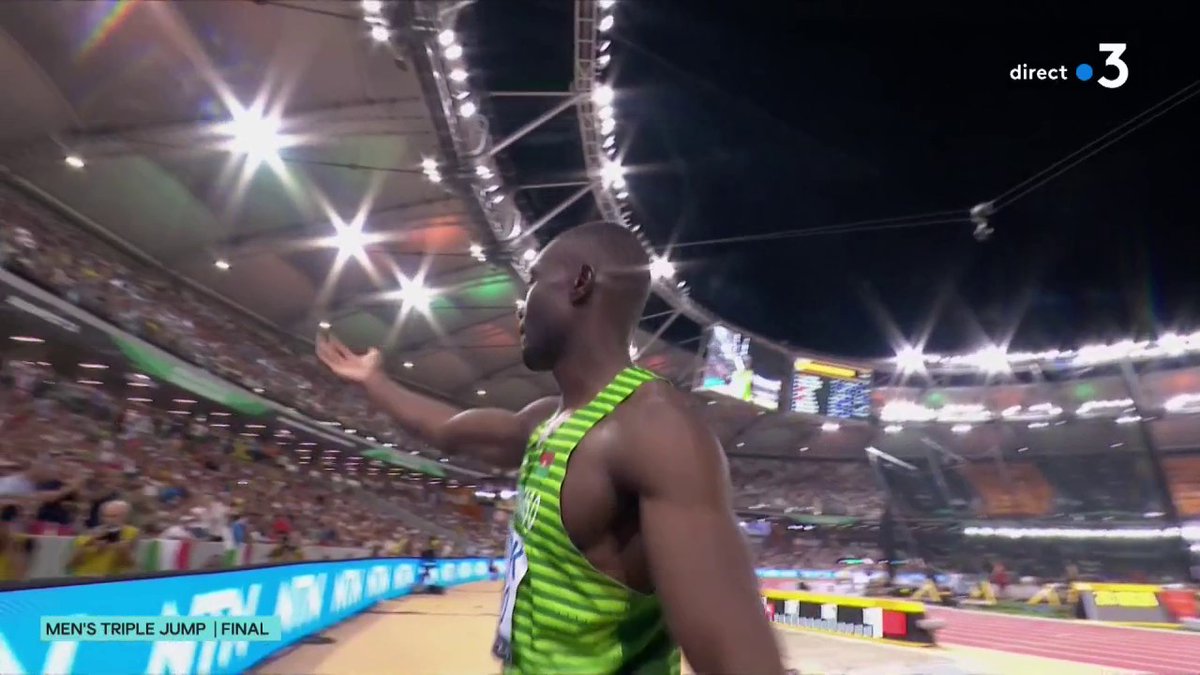#WorldAthleticsChamps | Hugues Fabrice Zango sacré champion du monde du triple saut 🔥 L’élève de Teddy Tamgho décroche le premier titre mondial pour le Burkina Faso 😱 Suivez les mondiaux en direct ➡
