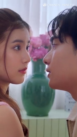เรื่องราวของ ‘มินนี่’ สาวจอมขี้เกียจ ที่ติดอยู่ในลูปของความขี้เกียจ และ ‘ชิน’ เพื่อนสนิทจอมขี้วีน มาลุ้นกันว่าทั้งคู่จะออกจากลูปความขี้เกียจหรือติดอยู่ในลูปนี้ต่อไป และเรื่องราวทั้งหมดจะจบลงยังไง!? 📽️รับชมได้ที่ TikTok #หอมวนลูป #OPความหอมนัมเบอร์วัน