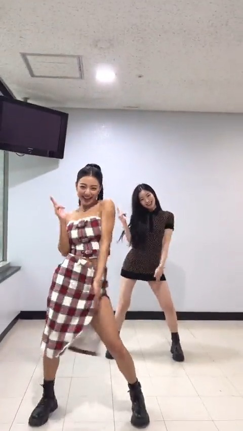 #KillinMeGood Challenge with #DAHYUN ๐ฅListen "Killin' Me Good" #TWICE #ํธ์์ด์ค #JIHYO #์งํจ #ZONE