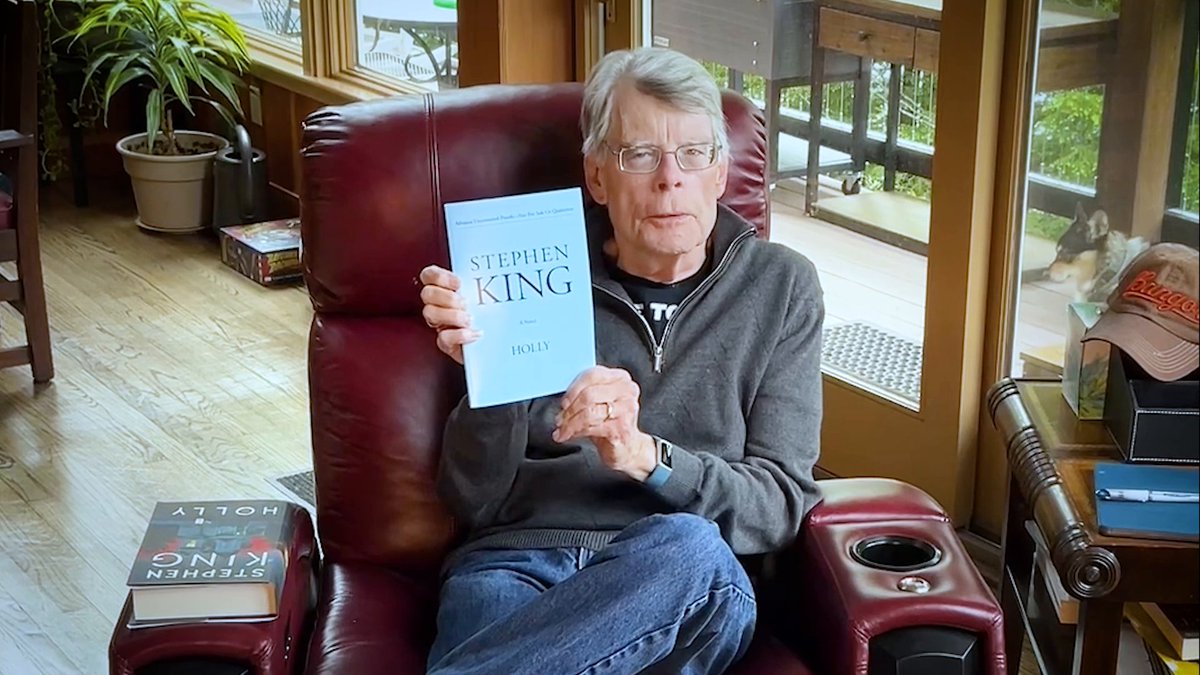 🚨 Sweepstakes #ConstantReaders! 🚨 Win a *signed* galley of Stephen King's new novel #HOLLY (on sale 9/5). To enter, tag 2 friends & leave a comment on this post about your favorite #HollyGibney book. No purch nec. US res 18+ Runs 08/22/23-09/01/23 Rules: