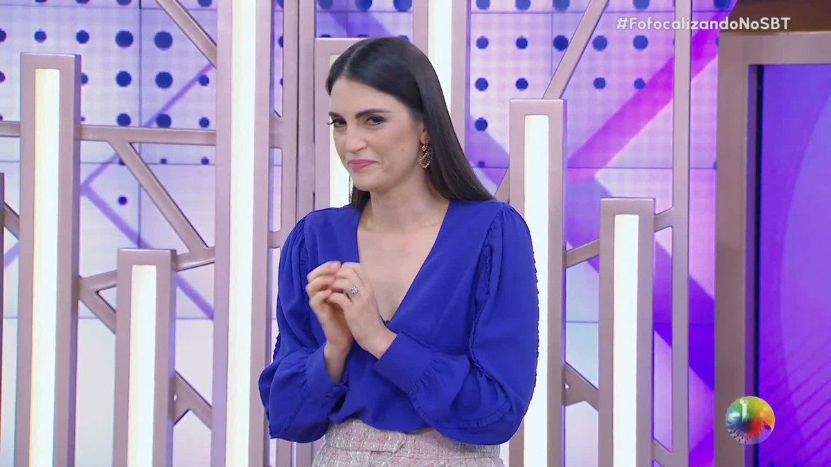 AGORA Chris Flores desabafa após as críticas que recebeu depois da entrevista com a mãe de Larissa Manoela. #FofocalizandoNoSBT #LarissaManoela