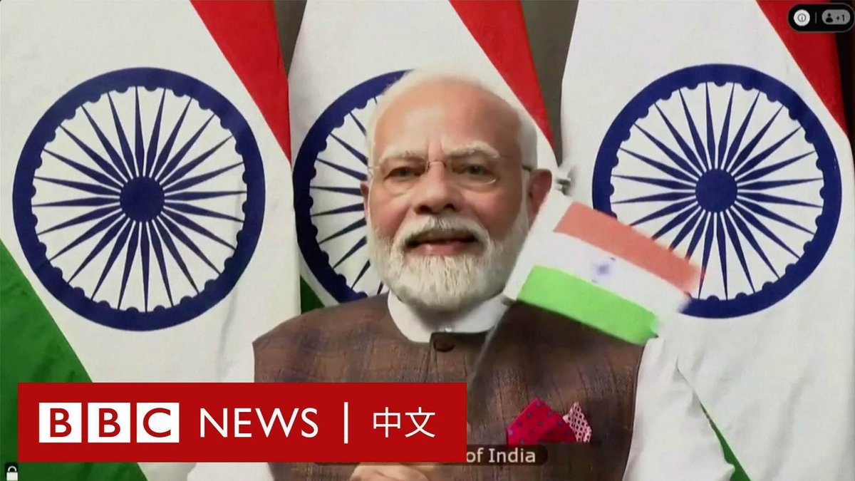 【现场画面:“月船3号”登陆月球南极的一刻】 印度“月船3号”(Chandrayaan-3)探测器成功登月,使印度成为全球首个在月球南极附近实现着陆的国家,也成为继美国、苏联和中国之后,第四个在月球表面实现软着陆的国家。 此前,人类所有登月任务都聚集于赤道附近。科学家们表示,月球南极永久处于黑暗中的陨石坑可能含有水冰。 “印度现在登陆了月球。”印度总理莫迪(Narendra Modi)说。 莫迪表示,虽然他现在身处南非,但他和这个国家的其他人一样牵挂着“月船3号”。他向印度空间研究组织(ISRO)和全国民众表示祝贺。 2019年,印度的“月船2号”首次尝试在月球软着陆,最终由于软件出现错误而在下降的最后时刻坠毁。 几天前,俄罗斯近50年来的首个月球探测器“月球25号”(Luna-25)因出现异常情况,失去控制后坠毁。