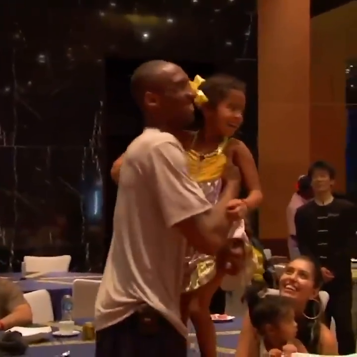 When Team USA sang "Happy Birthday" to Kobe 🐍 Special moment ❤️💙