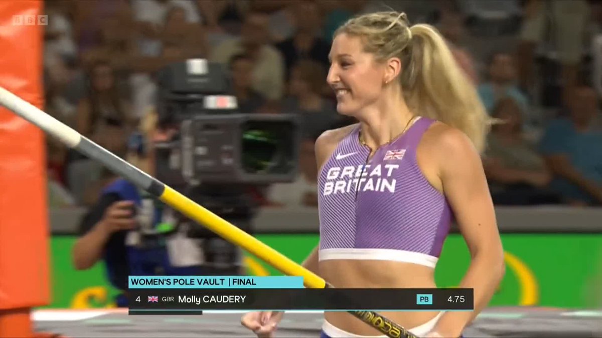 Molly Caudery, what a moment! A 4.75m personal best in her first World Championship final ✨ #WorldAthleticsChamps