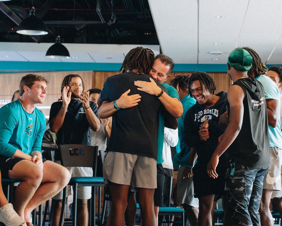 Scholarship Season! Congrats Jameson Tucker 🎙️: @cmmagic #BALLATTHEBEACH | #FAM1LY | #TEALNATION