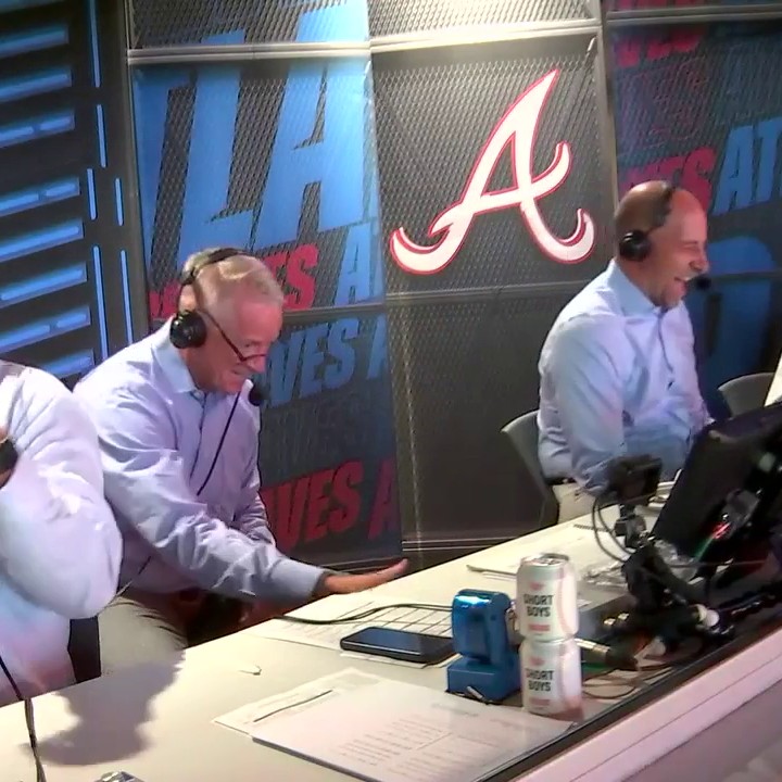 𝘽𝙤𝙤𝙩𝙝 𝘾𝙖𝙢 🎥 Tom Glavine delivers a Hall of Fame home run call.