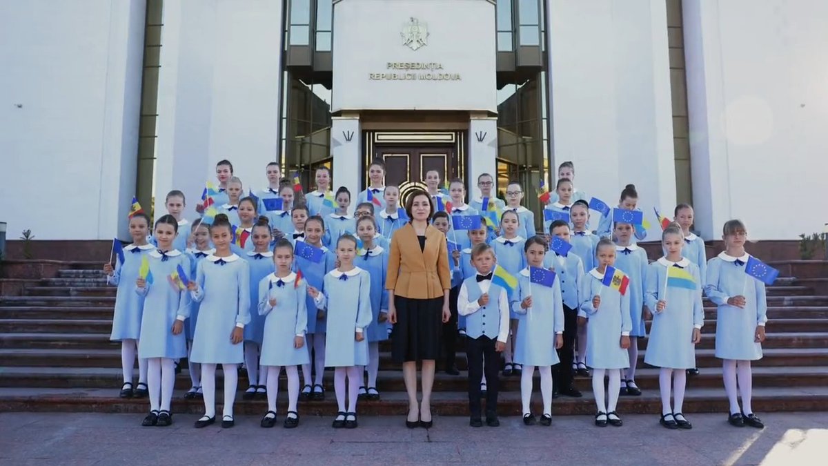 Today, as #Ukraine celebrates its Independence Day, we stand with you more firmly than ever. Your resilience, determination, and unwavering commitment to freedom inspire us all. Together, in shared belief in democracy and a European future, we move forward. Slava Ukraini!