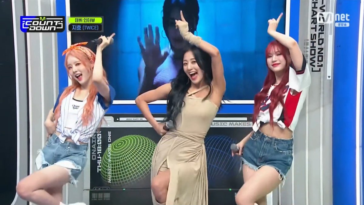Jihyo dancing to Killin' Me Good with STAYC Sieun and ISA!