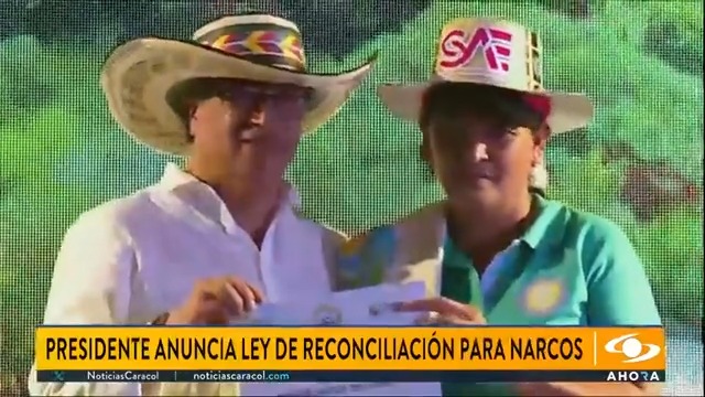 Desde Ciénaga de Oro, Córdoba, el presidente Petro anunció que presentará ante el Congreso un proyecto que daría beneficios jurídicos a narcotraficantes a cambio de que frenen la violencia en el territorio nacional 👉