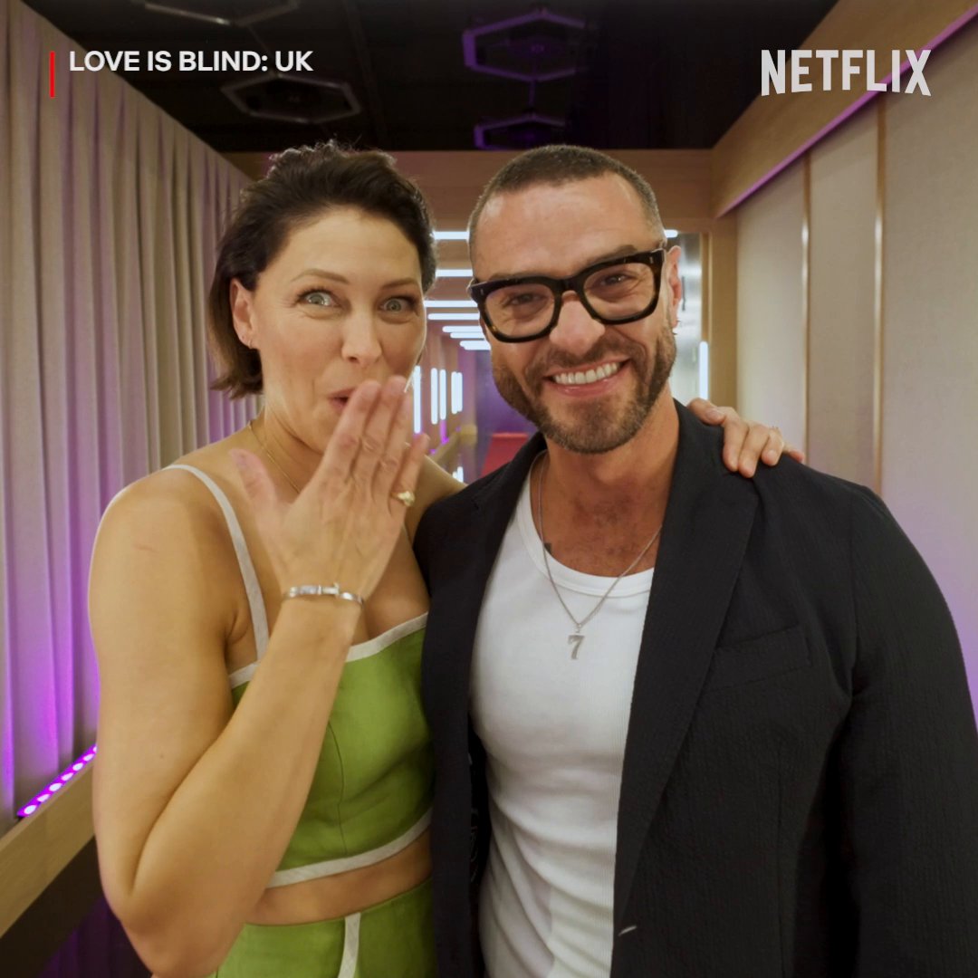 Introducing your hosts of Love Is Blind: UK… Welcome to the pods, Emma and Matt Willis!! ❤️ Coming 2024.