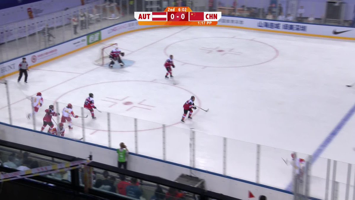 First goal of the game🇨🇳 Leah Lum gets the building rocking! 0-1 #WomensWorlds