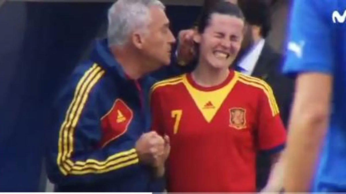 Imprescindible ver 'Romper el silencio' para entender la lucha de generaciones de jugadoras contra el machismo de la RFEF, no hay tantas diferencias con lo de Rubiales. Villar: "Esto son tonterías de las niñas" Rubiales: "No estamos para gilipolleces" 👉