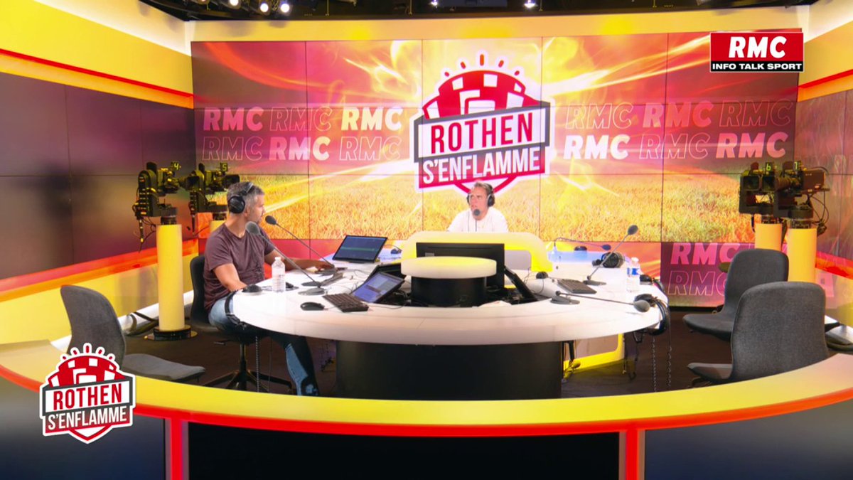 ✍ Manchester City annonce la signature de l'ancien Rennais Jérémy Doku. Jérôme Rothen est sceptique. 🎙💬 Jérôme Rothen : "Il a des qualités Doku... mais c'est un peu un 'tout droit'. Si Mahrez a mis un an pour réussir à City, je pense que ça va prendre trois ans pour Doku."