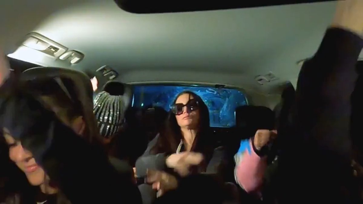 if you can count on one thing from the #jerseyshore girls, it's a WILD cab ride home 🤪 an all-new episode of #jsfamilyvacation premieres tonight at 8p on @mtv!