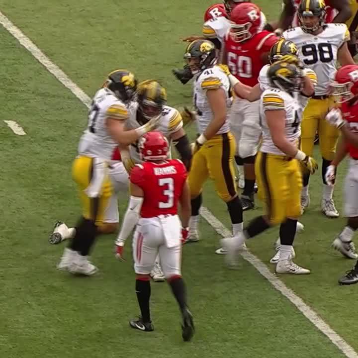 ▶️ 1st-and-goal: Josey Jewell tackle ▶️ 2nd-and-goal: Josey Jewell tackle ▶️ 3rd-and-goal: Josey Jewell tackle ▶️ 4th-and-goal: Josey Jewell tackle We're throwing it back to the former Hawkeye Football star LB's memorable series at Rutgers. 👀 #TBT