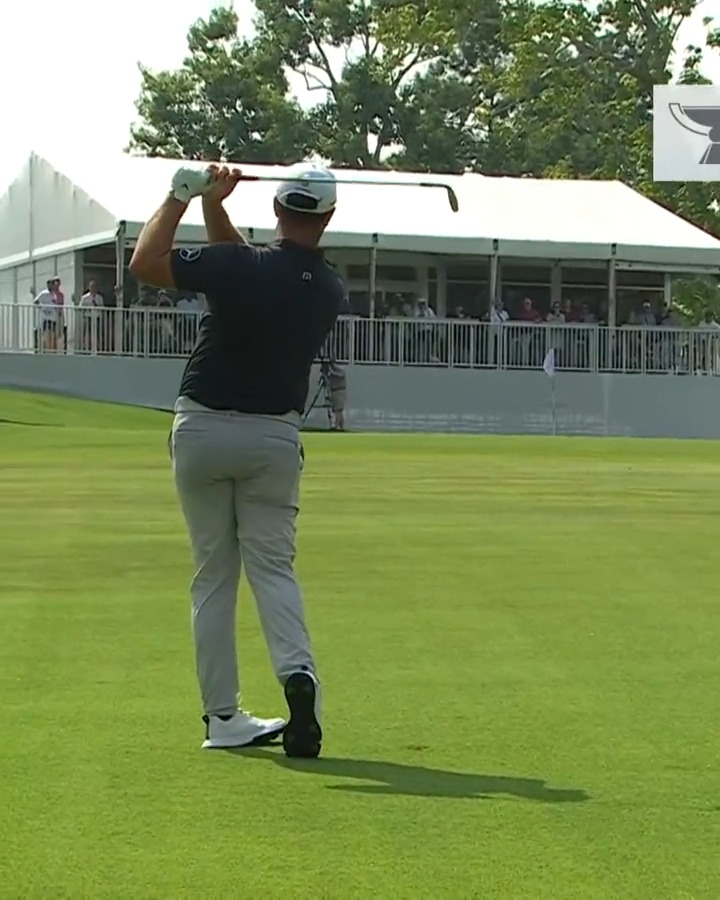 Rory: Stuffs one to two feet. Rahm: *Hold my beer.*