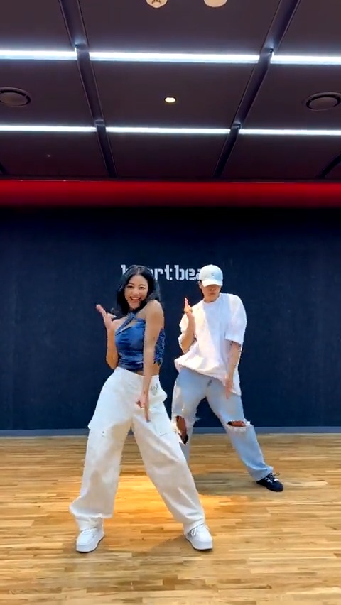 #KillinMeGood Challenge with #์ฐ์ ์ ๋ฐฐ๋ ๐ฅListen "Killin' Me Good" #TWICE #ํธ์์ด์ค #JIHYO #์งํจ #ZONE