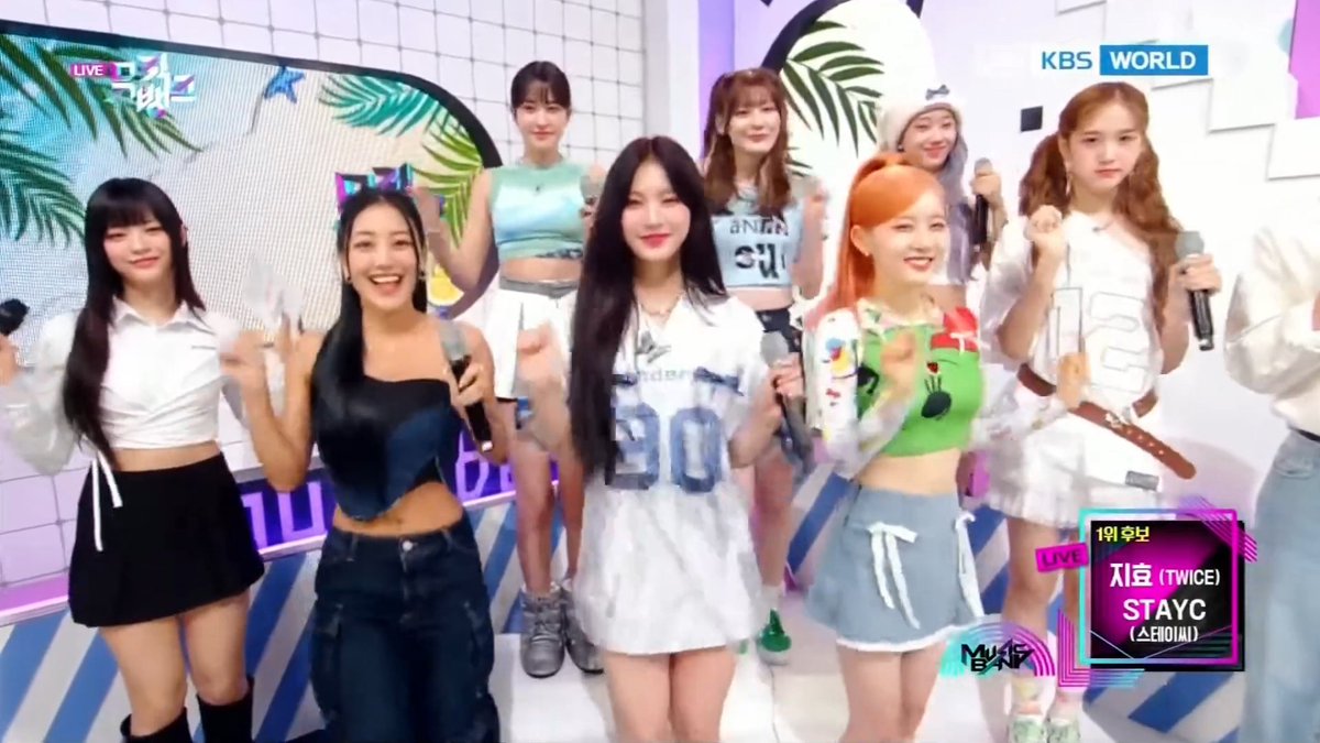 Jihyo and STAYC dancing to Bubble