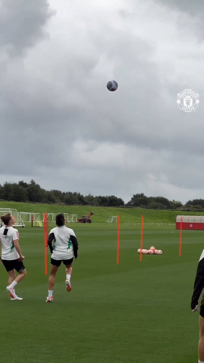 How's your touch, Reds? 😏 👣 Lucía García x Hayley Ladd #MUWomen