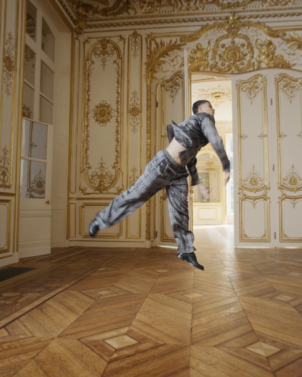 .Carlos Alcaraz for the Men’s New Formal Collection. Modern tailoring is personified through the House Ambassador, lending his choreographic movement to the Maison’s refined silhouettes. #LouisVuitton