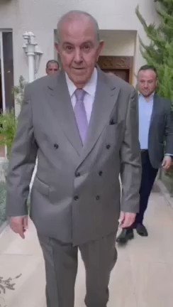اياد علاوي يوضح حقيقة الصورة التي انتشرت له وهو على كرسي متحرك في مطار لندن.