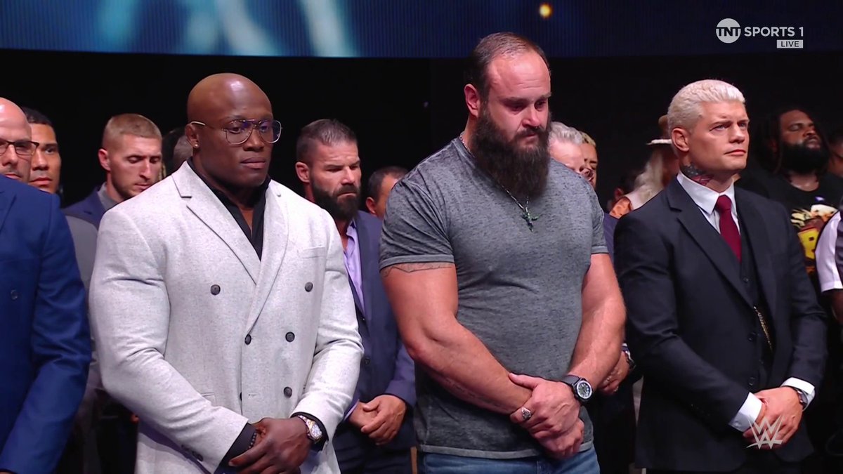 A 10 bell salute starts the show tonight for Terry Funk and Bray Wyatt. #SmackDown