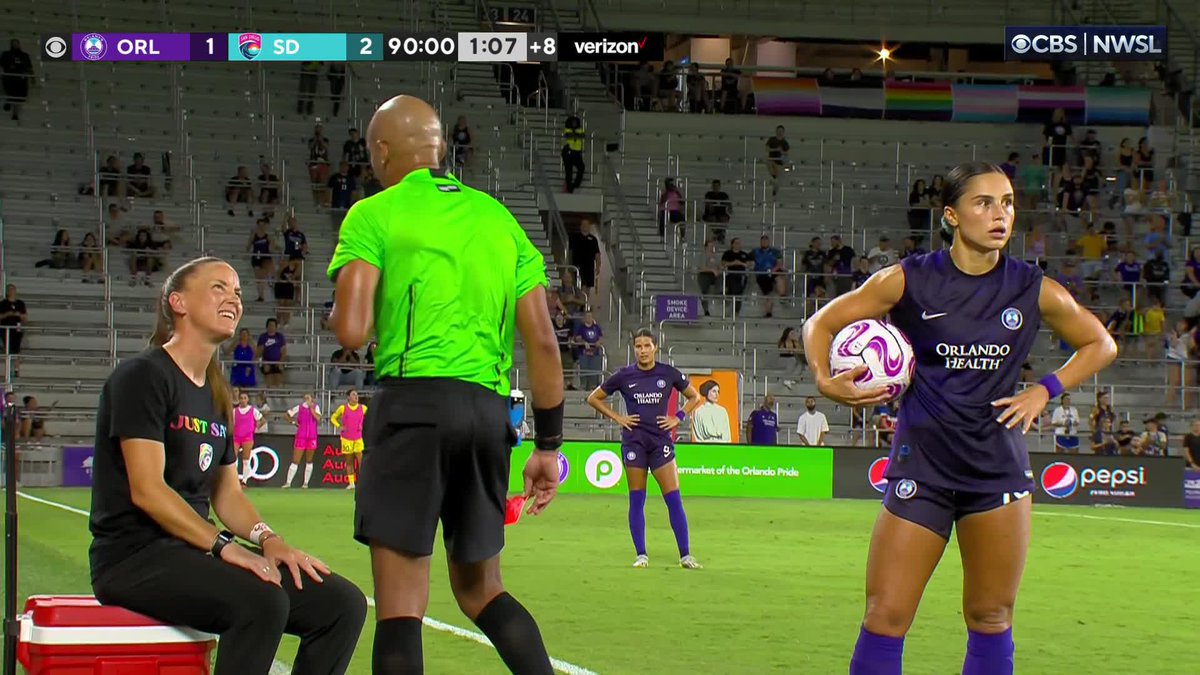 San Diego Wave manager Casey Stoney just got a red card for this. 😅