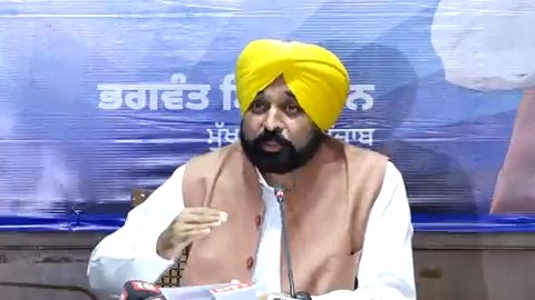 ਮਾਣਯੋਗ ਰਾਜਪਾਲ ਸਾਬ੍ਹ ਨੇ ਕੱਲ੍ਹ ਜਿਹੜੀ ਪੰਜਾਬ ਦੇ 3 ਕਰੋੜ ਸ਼ਾਂਤੀ ਪਸੰਦ ਲੋਕਾਂ ਨੂੰ ਧਮਕੀ ਦਿੱਤੀ ਹੈ ਰਾਸ਼ਟਰਪਤੀ ਸ਼ਾਸਨ ਲਗਾਉਣ ਦੀ…ਓਹਦੇ ‘ਚ ਉਹਨਾਂ ਲਾਅ ਐਂਡ ਆਰਡਰ ਦਾ ਹਵਾਲਾ ਦਿੱਤਾ…ਪੰਜਾਬ ਦਾ ਲਾਅ ਐਂਡ ਆਰਡਰ ਬਿਲਕੁੱਲ ਕੰਟਰੋਲ ‘ਚ ਹੈ…ਆਂਕੜੇ ਤੁਹਾਡੇ ਸਾਹਮਣੇ ਨੇ