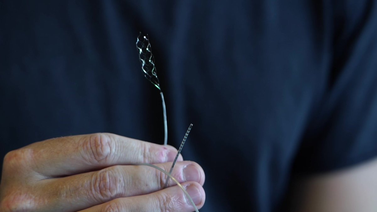 VIDEO: New York-based startup Synchron has developed a pioneering technology enabling paralyzed patients to complete simple tasks on a computer thanks to a brain implant that detects neural activity.