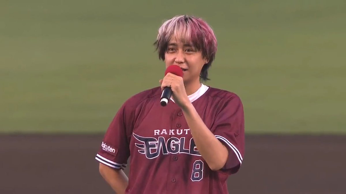 Hey! Say! JUMP #八乙女光 さんセレモニアルピッチ⚾️ キャッチャーに太田光選手が登場し「Wひかるバッテリー」となりました✨ ナイスボールにスタンドから大きな歓声が上がりました👏 #RakutenEagles #鷲が掴む
