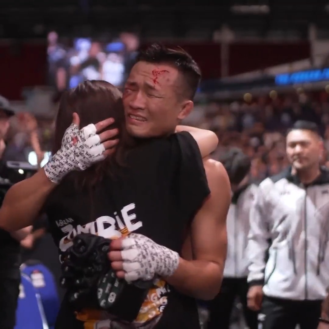 One final time for Chan Sung Jung ❤️🇰🇷 #UFCSingapore