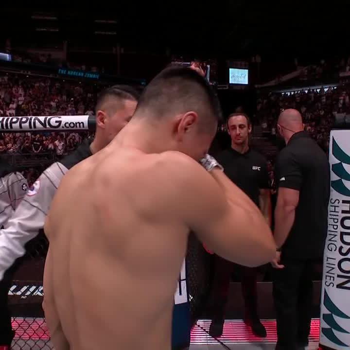 The #UFCSingapore crowd send off TKZ for the final time 🧟👏