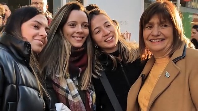 Aquí estamos, para defender el cambio verdadero. No vamos a dejar el futuro de nuestros hijos y nietos en manos de ladrones, corruptos o violentos. En octubre nos jugamos el futuro de la República. 🇦🇷
