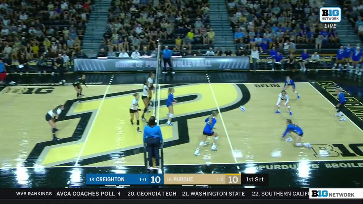 .Grace Heaney doesn't block like a freshman. 🔥