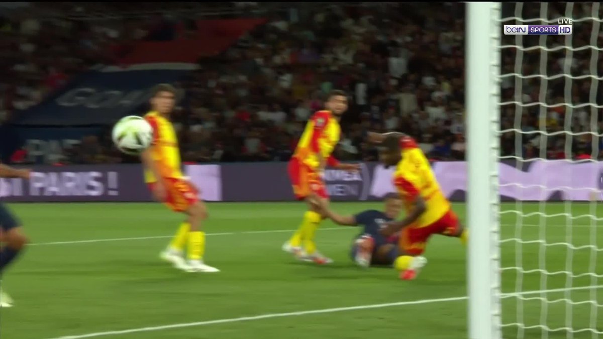 Kylian Mbappé's second goal in two games since returning to PSG was a thing of beauty 🎨 (via beIN SPORTS USA)