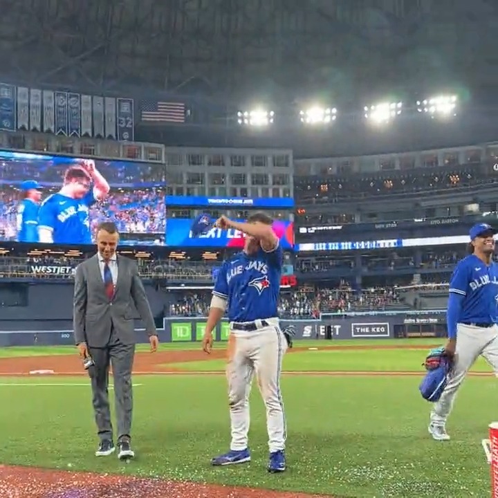 It’s not OFFICIAL until Vladdy gives you one of these👇🤣 #NextLevel
