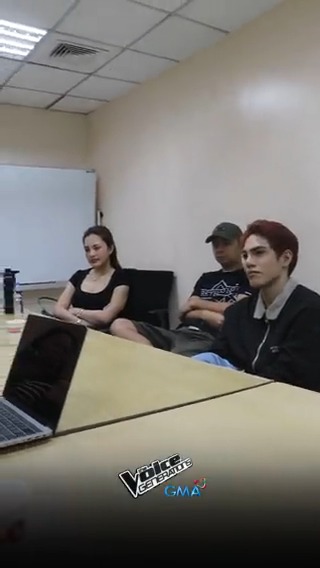 #TheVoiceGenerations #Exclusive: "Dumating na 'yung topic natin" 🤣 Late pa more, Coach Billy! 😜 Bago sila sumabak sa rehearsals, nag-briefing muna ang Coaches backstage! For more content, visit