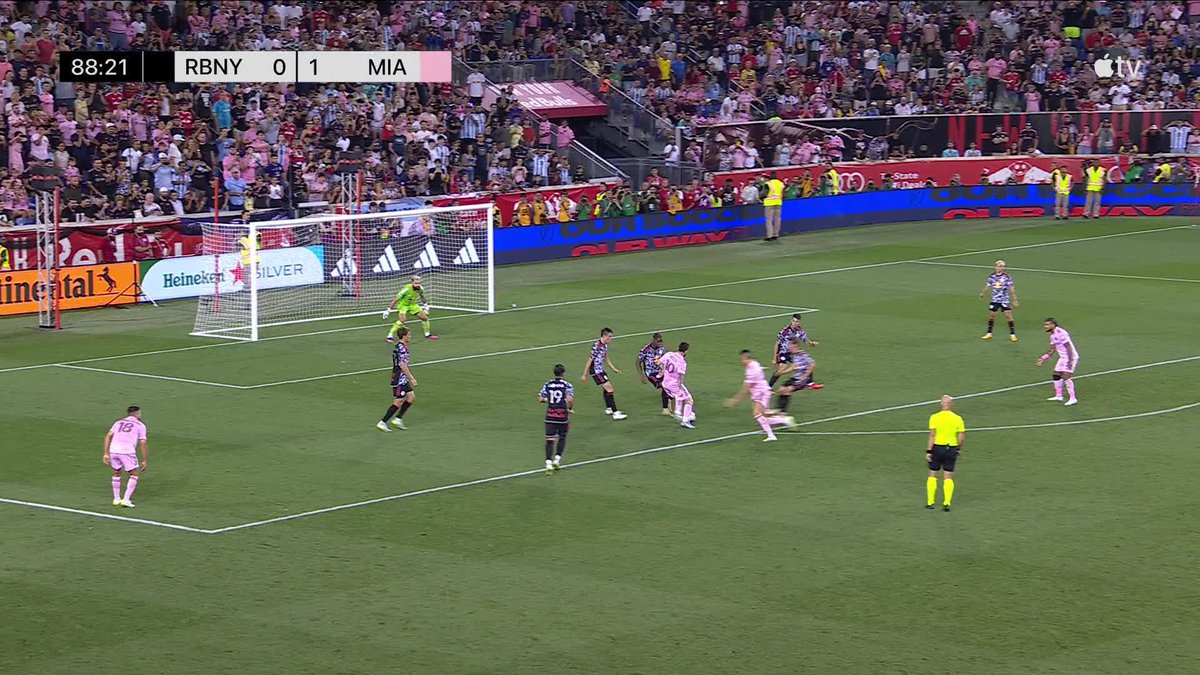 Messi --> Cremaschi --> MESSI OUT. OF. THIS. WORLD.