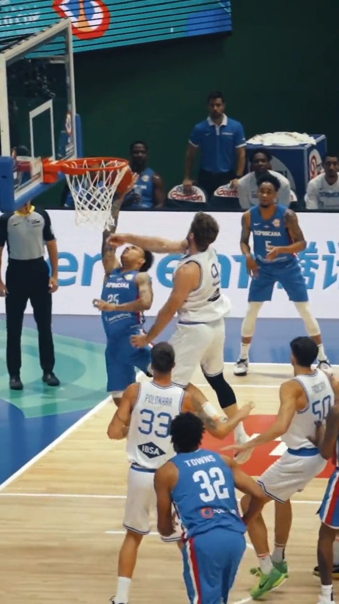 Not many things fancier than Nicolo Melli's block parties 🚫 #FIBAWC x #WinForItalia