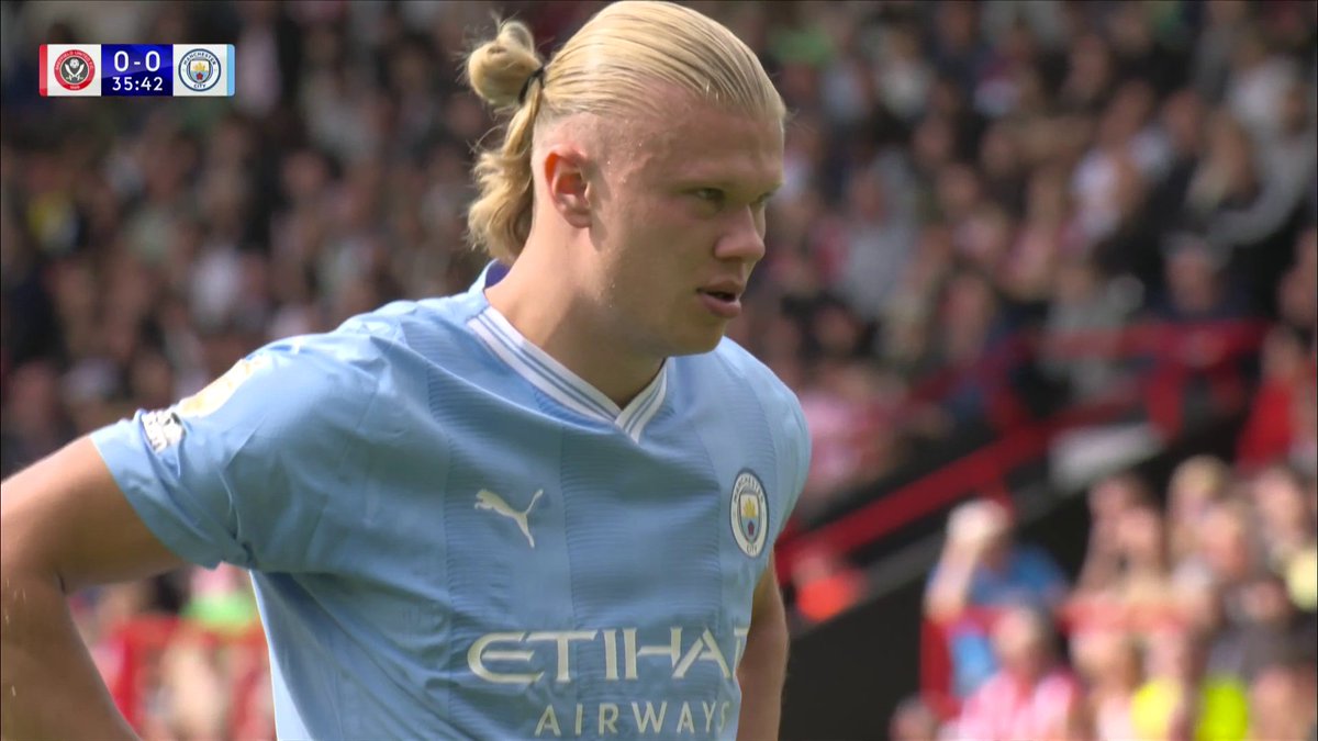 ERLING HAALAND MISSES FROM THE PENALTY SPOT! ๐คฏ