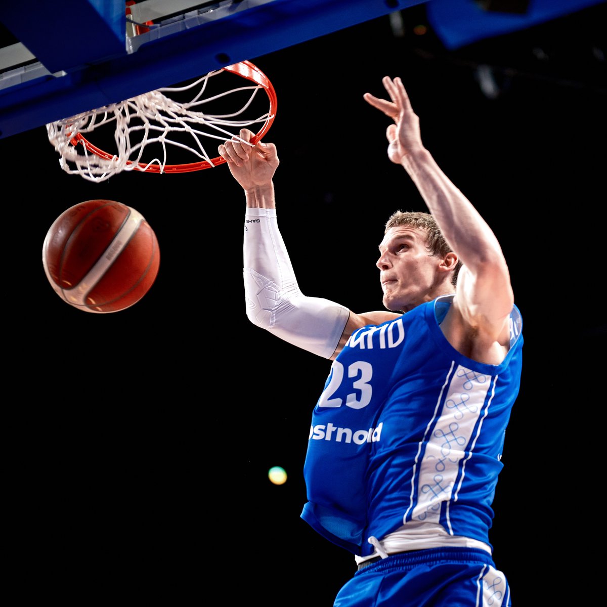 LAURI MARKKANEN, ladies & gents 🤯 #FIBAWC x #WinForFinland 🇫🇮