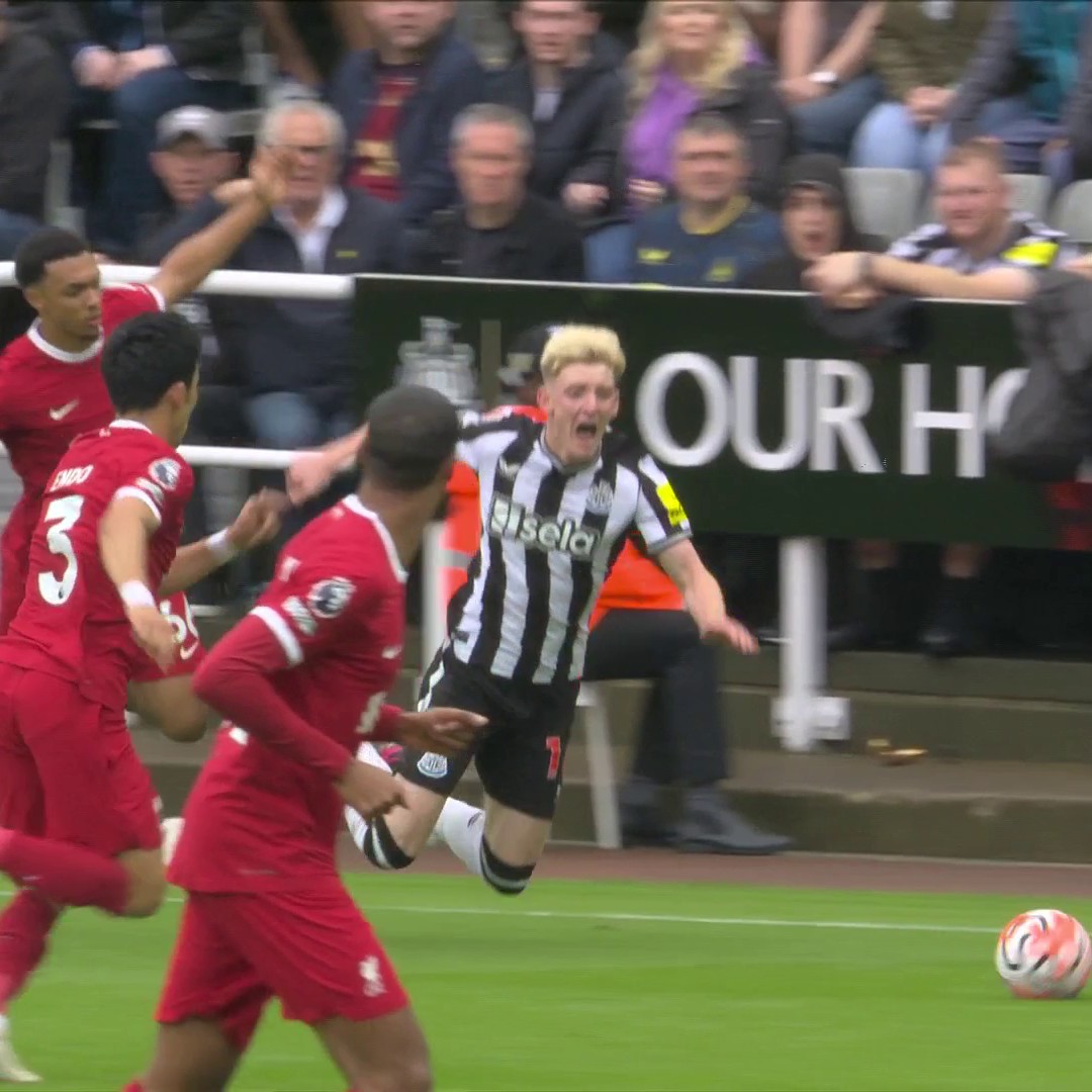 🗣️ "For me that is a red card" Eddie Howe thinks Trent Alexander-Arnold should have been sent off 🟥