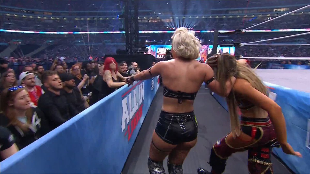 A miscalculated attack by Toni Storm, and Saraya is enraged! Order #AEWAllIn LIVE on PPV right now! 🇺🇸: 🔗 SARAYA | Julia Hamer 'Saraya Knight'