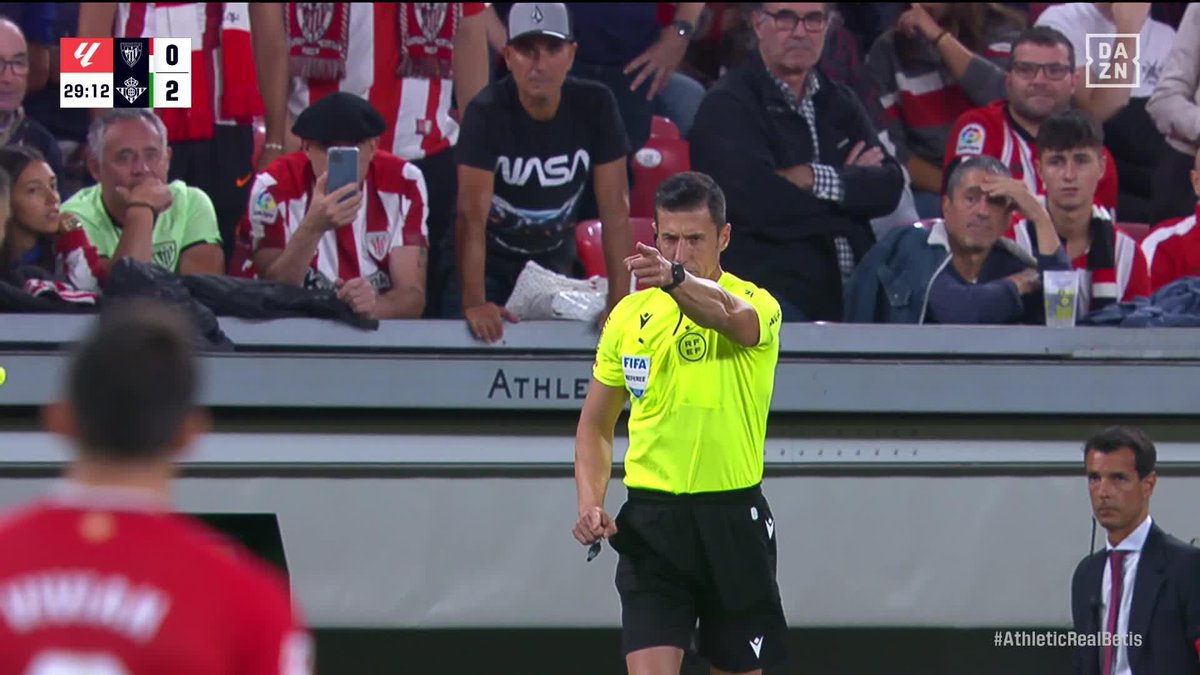 La acción por la que el árbitro ratificó su decisión de pitar penalti de Rui Silva sobre Nico Williams, tras verlo en el VAR 👀 #LALIGAenDAZN ⚽