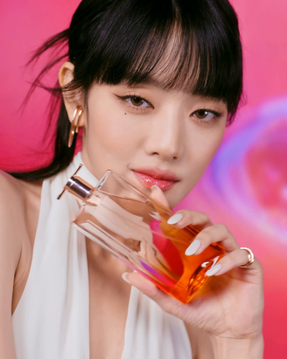 พบกับ “มินนี่” และน้ำหอมกลิ่นใหม่ล่าสุดจากลังโคม✨ IDÔLE NOW EDP FLORALE น้ำหอมที่ผสานกลิ่นหอมจากส่วนผสมธรรมชาติที่โดดเด่นด้วยพลังแห่งวิทยาศาสตร์จากกุหลาบ พร้อมเสริมความสง่างามและอบอุ่น เผยมิติใหม่ที่เย้ายวนด้วยวานิลลา ให้น่าหลงใหลยิ่งกว่าที่เคย #LancomeThailand #LANCOMExMINNIE