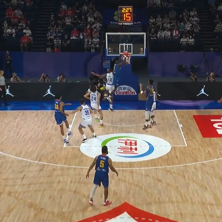 Anderson Correia goes up for the slam! 💥 #FIBAWC x #WinForCaboVerde 🇨🇻