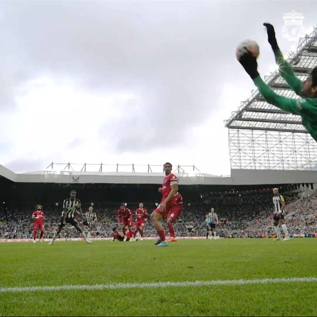 Just WOW, Alisson Becker 👏