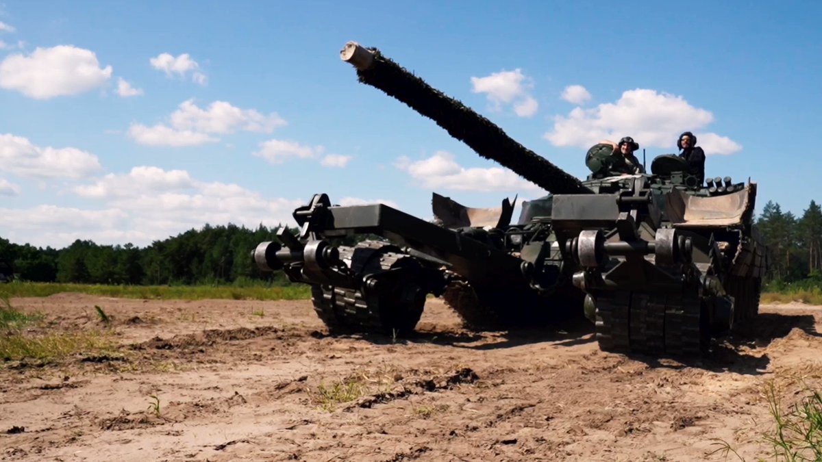 40 мільйонів гривень на 10 протимінних тралів!!! Маємо для цього два дні. Чому 2? Бо хочемо, щоб якомога швидше вони були на передовій! Бригади, які зараз задіяні у контрнаступі, конче потребують протимінні трали для успішного проходження мінних полів! Маємо підставити плече війську! Прошу українців, друзів України з інших країн та небайдужі бізнеси максимально долучитись донатом та поширенням! Рахунки активні: МоноБанка: Liqpay: PayPal: serhiy.prytula.kyiv@gmail.com Працюємо, панове!