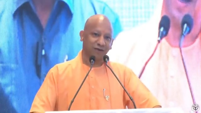 बुंदेलखंड, एक्सप्रेस-वे से जुड़ चुका है, वहां पर एयरपोर्ट का निर्माण भी अंतिम चरणों में चल रहा है...